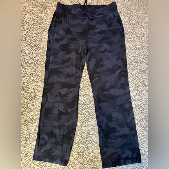 Lululemon Ready to Rulu Straight Leg Grey Camo Lounge Pants - Picture 2 of 5